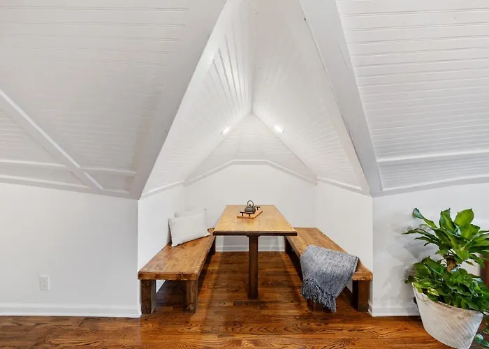 Historic Brick Loft - Downtown - Free Parking