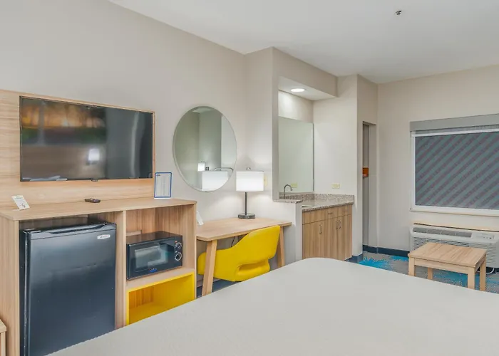 Days Inn & Suites By Wyndham Prattville-Montgomery