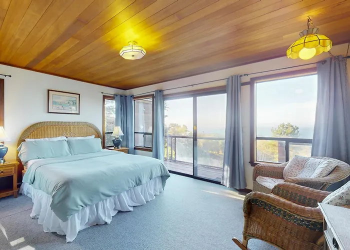 Ocean View Home With Fireplace Hot Tub Deck
