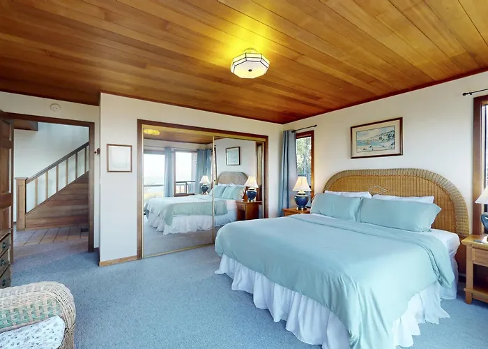Ocean View Home With Fireplace Hot Tub Deck