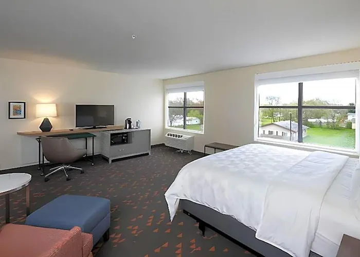 Holiday Inn & Suites Kalamazoo West
