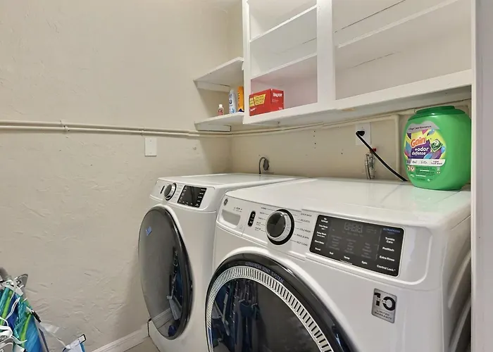 Spacious Renovated 1 Bedroom Siesta Key Beachside Vacation Rental Getaway