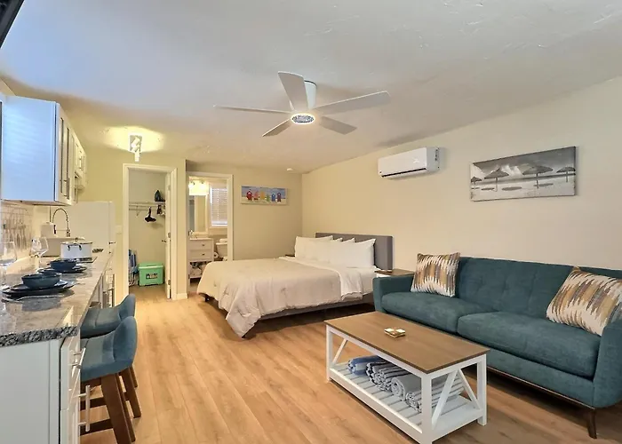 Studio Retreat Across The Street From Beautiful Siesta Key Beach