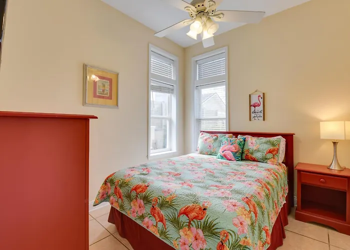 Santa Rosa Beach House W/ Spacious Deck