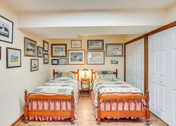 Charming Apartment W/ Yard & Beautiful Gardens!