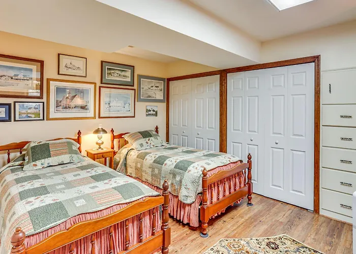 Charming Apartment W/ Yard & Beautiful Gardens!