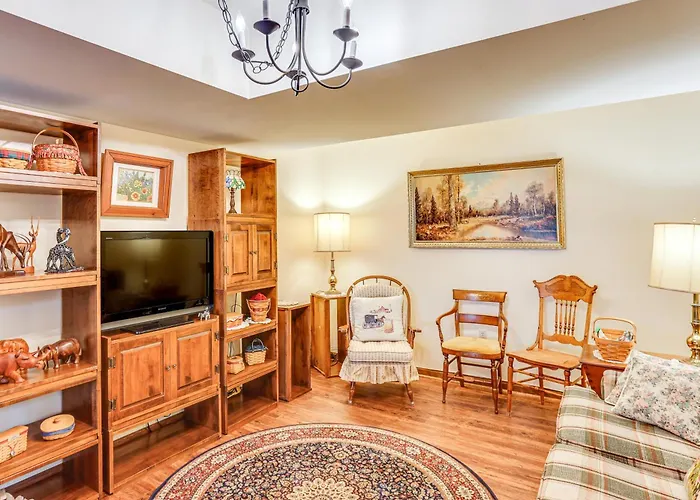 Charming Apartment W/ Yard & Beautiful Gardens!