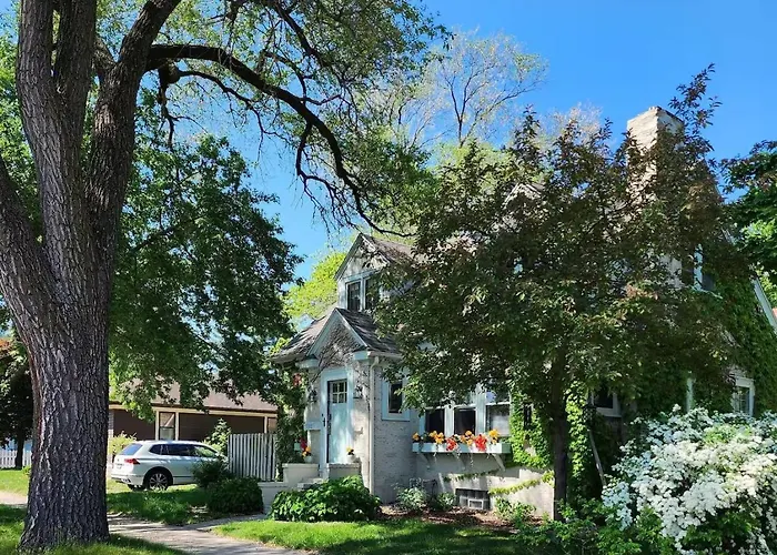 Downtown Boho Fenced Yard Office Yoga Studio