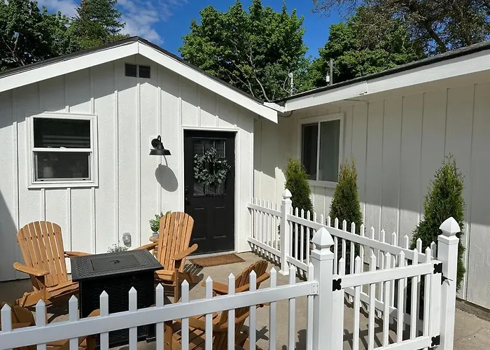 The Cozy Cottage