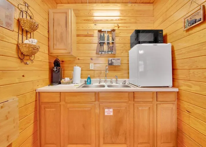Relax In A Mountain Cabin In The Smokies, Gatlinburg