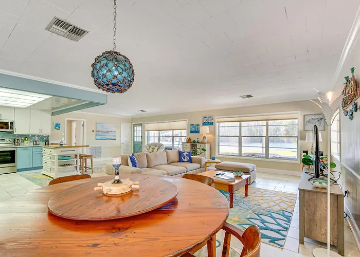 Dock + Lanai: Riverview Homosassa Escape!