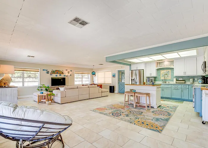 Dock + Lanai: Riverview Homosassa Escape!