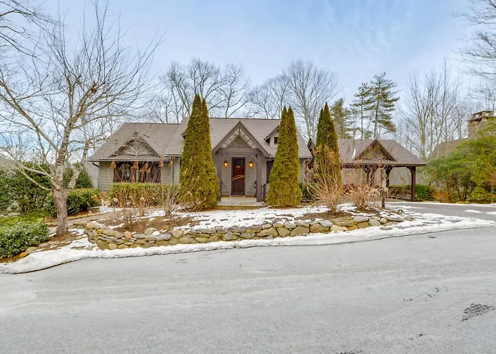 Incredible Lake Glenville Views: Cashiers Home