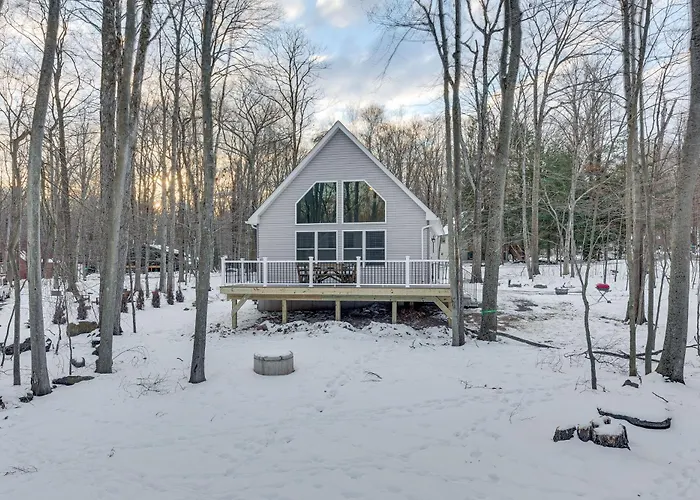 Hike & Ski: Pocono Lake Home W/ Community Perks!
