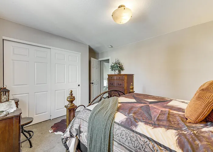 Loveland Home W/ Private Hot Tub + Wood Fireplace!