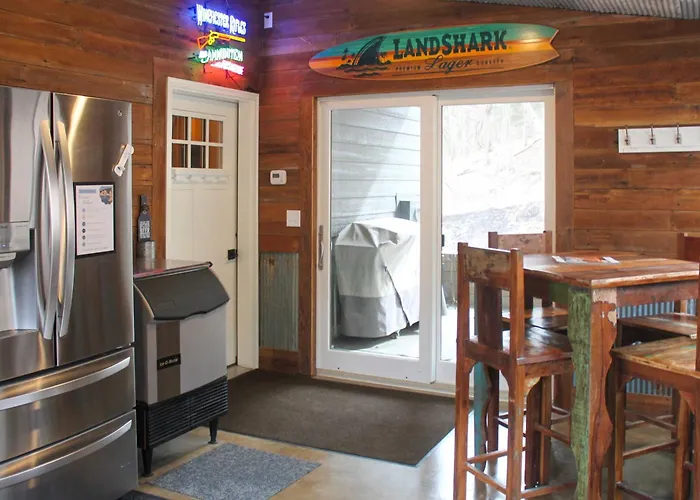 Scenic Yankton Retreat W/ Fire Pit: 1 Mi To Lake!