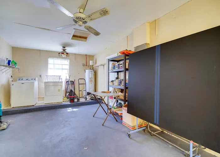7 Mi To Satellite Beach: Melbourne Home W/ Yard