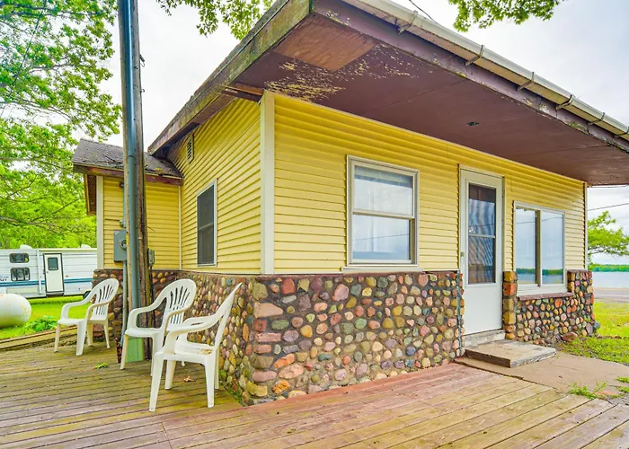 Wisconsin Lakeside Cottage W/ Deck, Views