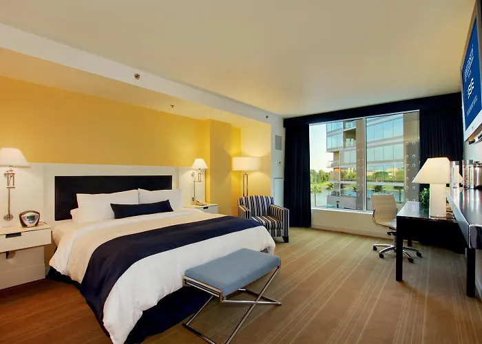 University Plaza Waterfront Hotel