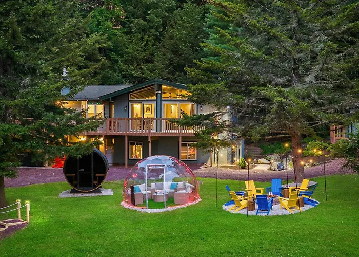 The Lazy Bear Cabin Dome Hot Tub Sauna & More