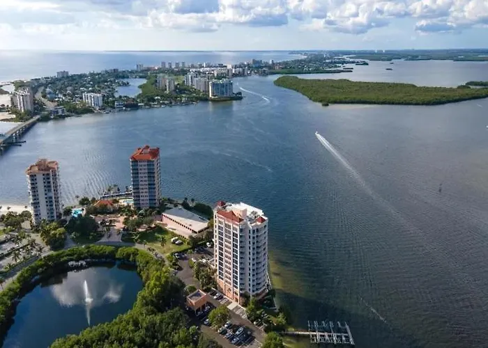 Perfect Island Escape - Beach, Pool, Restaurant & More! -Fmb Condo Island Paradise - Roelens
