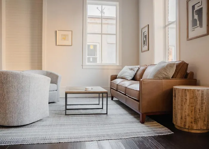 Quiet Downtown Loft - Walk To Dining And Coffee