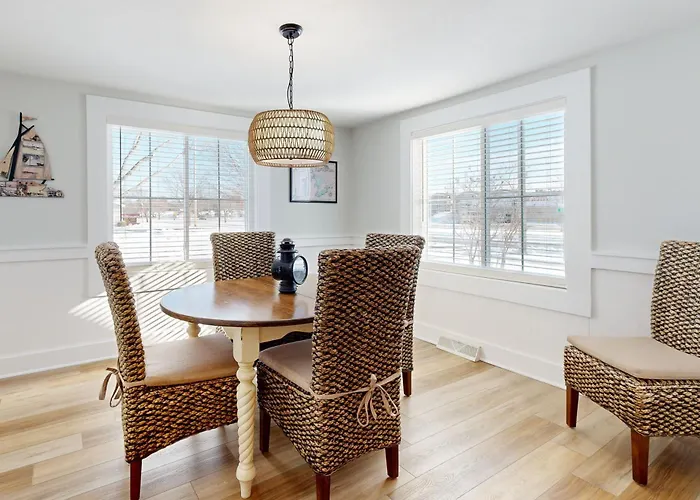 Walk To Beach & Dtwn East Tawas! Lake-View Retreat
