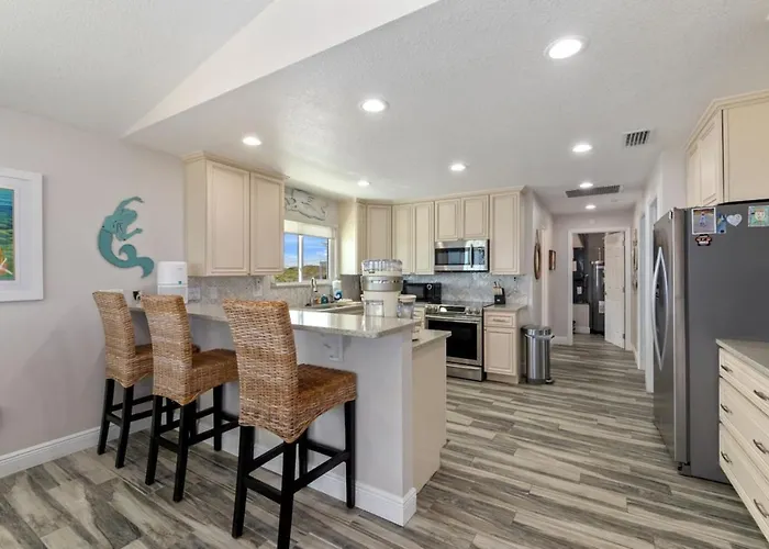 Steps From Flagler Beach 2-Br Condo, Pet-Friendly W Balcony
