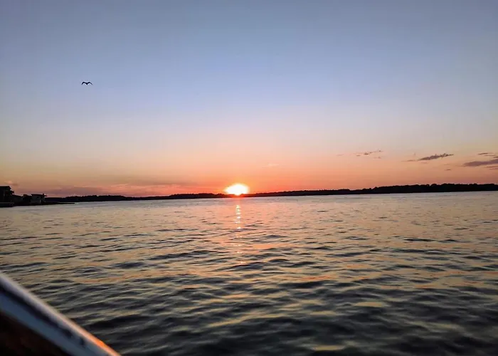Captains Quarters Lake Life Dream Home 2Bed 2Bath With Hot Tub