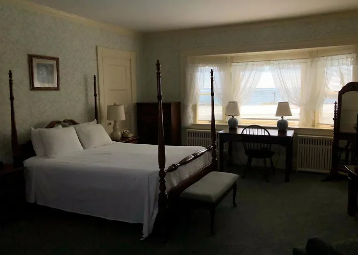 Sands Of Time Motor Inn & Harbor House