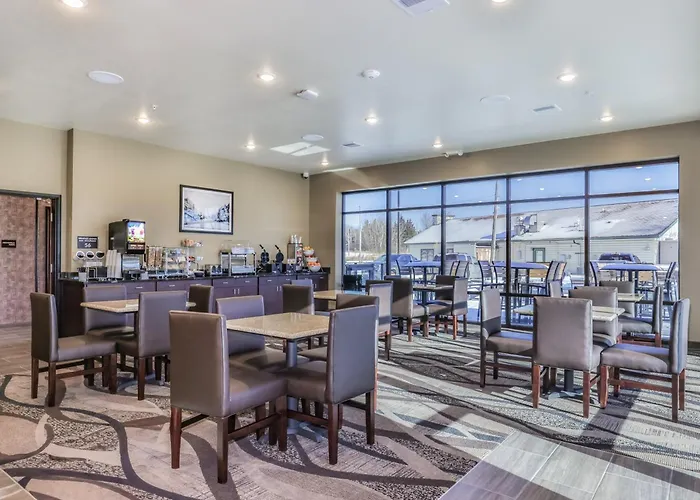 Cobblestone Hotel & Suites - Rhinelander