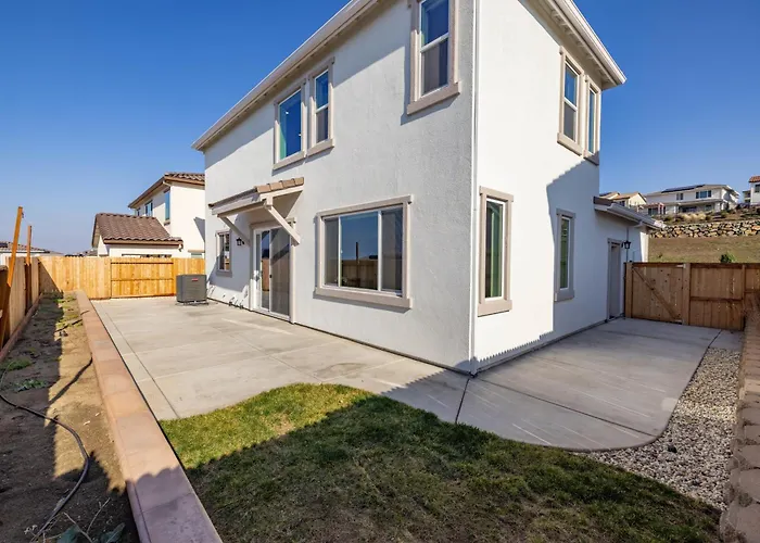 Modern Charming 4Br Home, Family Friendly, Office Space, Fast Wifi, Free Parking