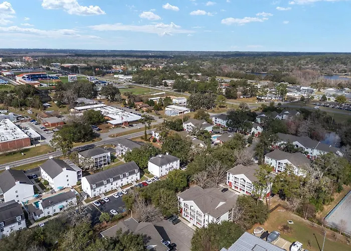 Cozy Uf Condo - Near Shands Uf Va On Archer Road !