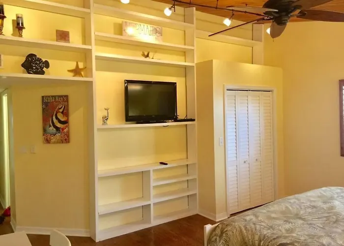 Blue Haven Condo - Waterfront, Heated Pool, Bay