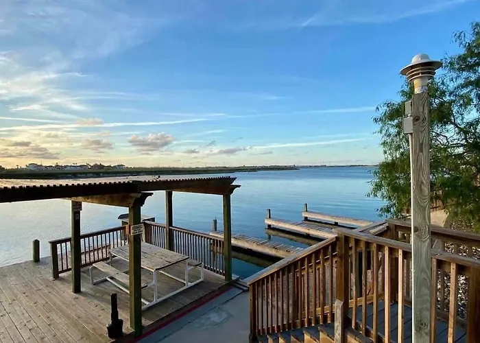 Shared Pool Fishing Dock Walk To The Beach