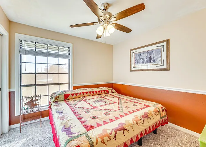Near Golfing & Green Spaces: Florence Family Home!