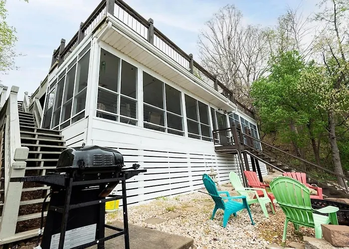 Spacious Lakefront Duplex For Groups