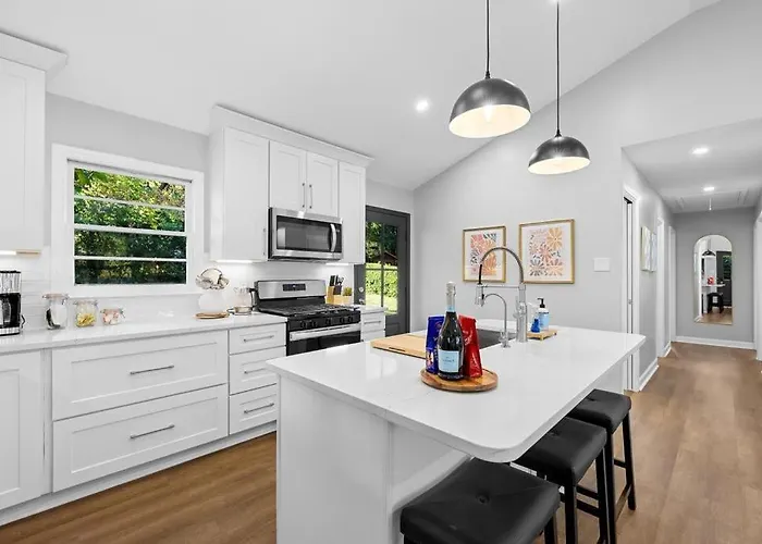 2 Bathroom, Downtown Davidson - La Casita
