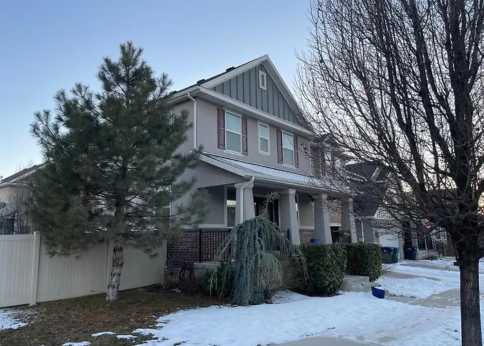 Beautiful Single Family Home In Sandy