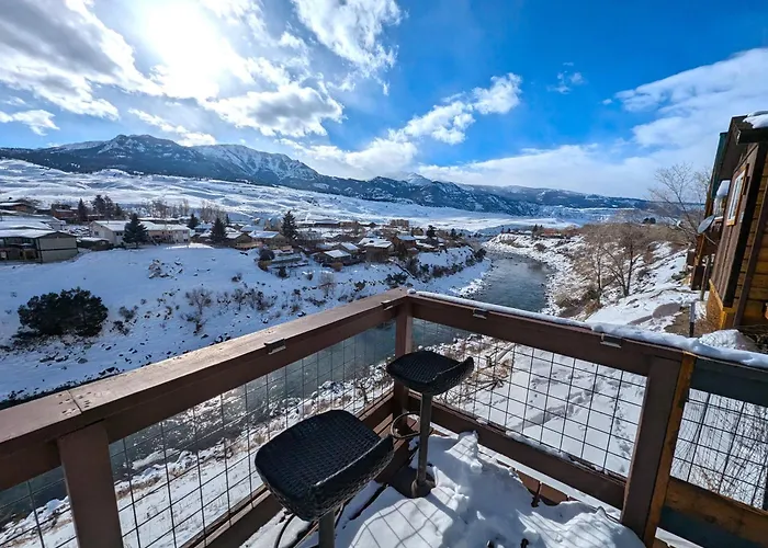 Yellowstone Treasure Guesthouses On The River
