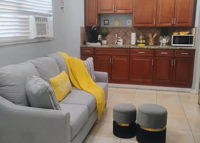 The Citrus Guesthouse In Tampa