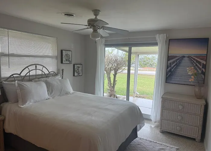 Pool Home On The Bay, Large Private Yard Near Ami