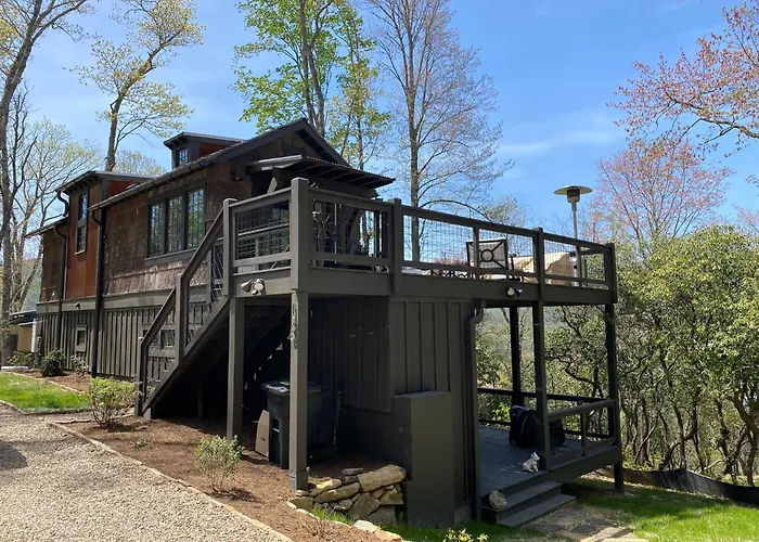 Beautiful Close Range Mountain Views With Your Own Private Hot Tub!