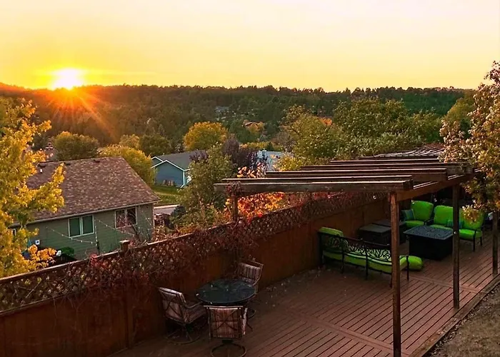 New Hot Tub! Black Hills Sanctuary- Private Gym, Gorgeous View