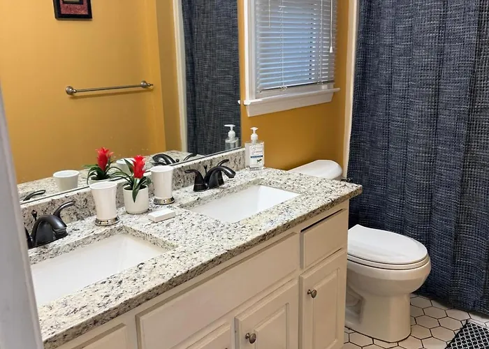 Room In A House In Lawrenceville