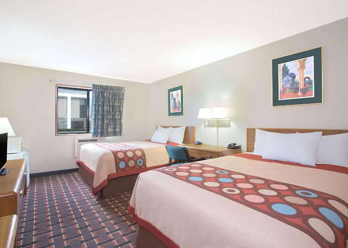Super 8 By Wyndham Douglas