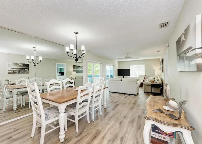 Anna Maria Island Beach Palms 8B