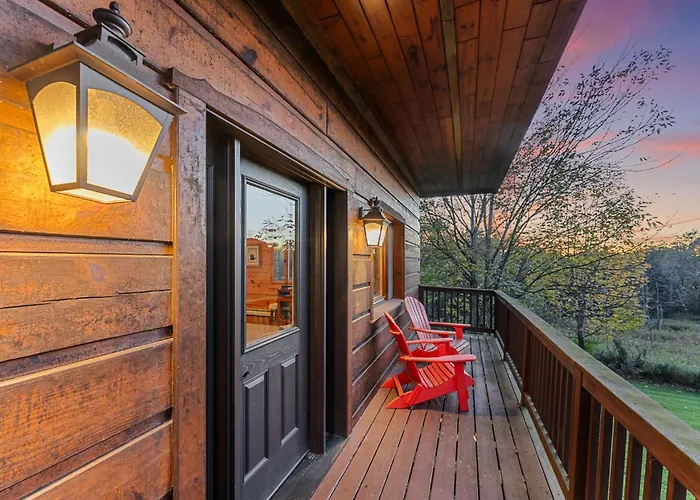 Beautiful Log Cabin! Hot-Tub, Bonfire & Private Yet 4 Mins To Downtown!