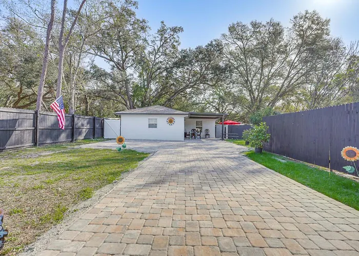 Vibrant Tampa Home: Perfect For Long Stays!