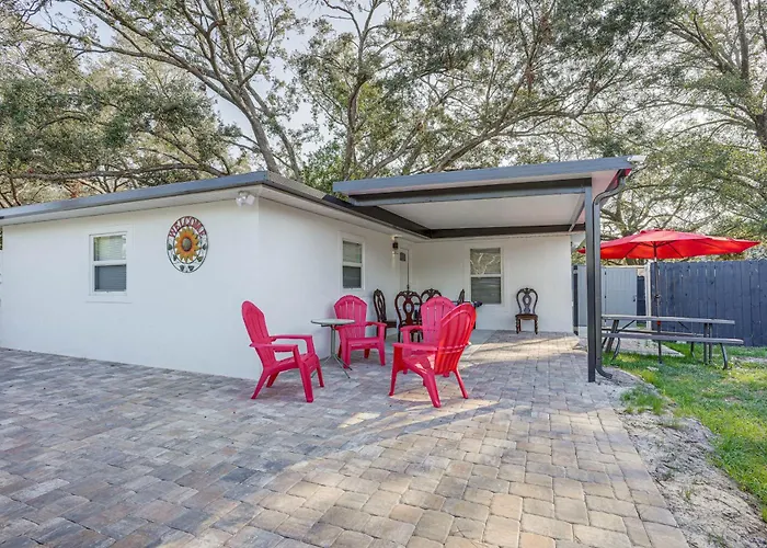 Vibrant Tampa Home: Perfect For Long Stays!